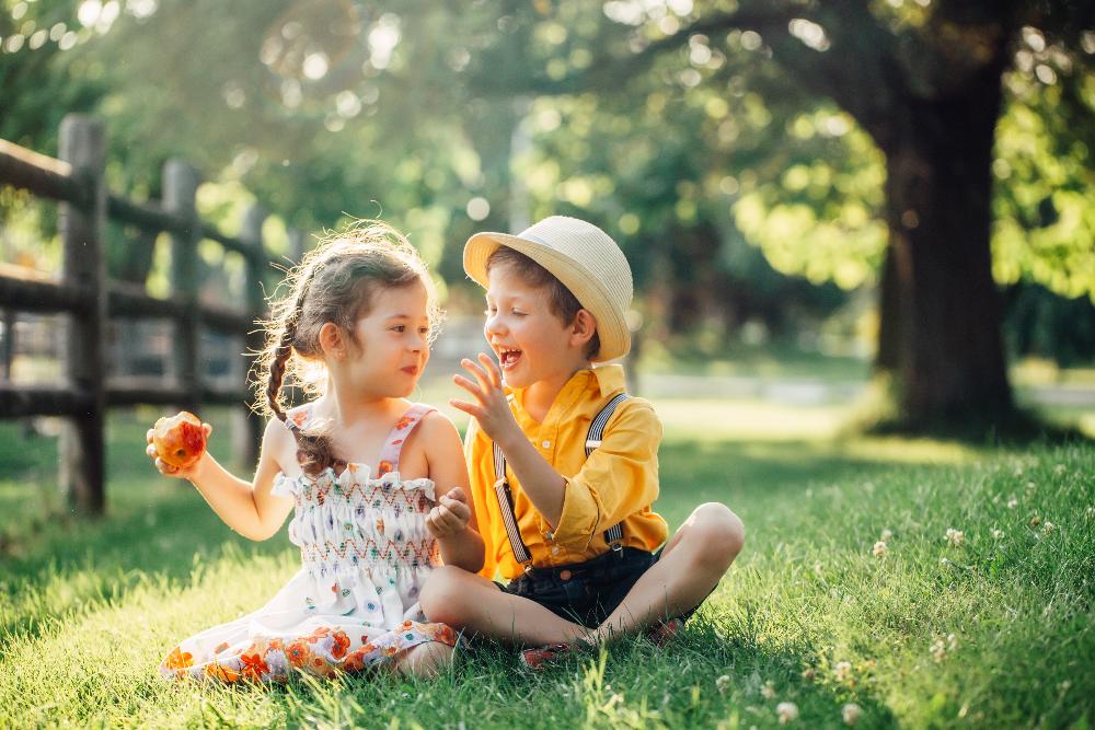 young children playing outside | childrens dentist near me