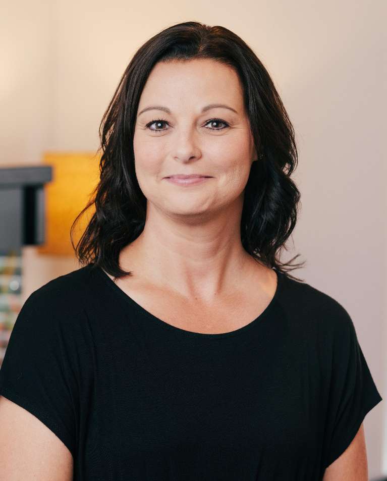 headshot of lisa front desk | dentists cheshire